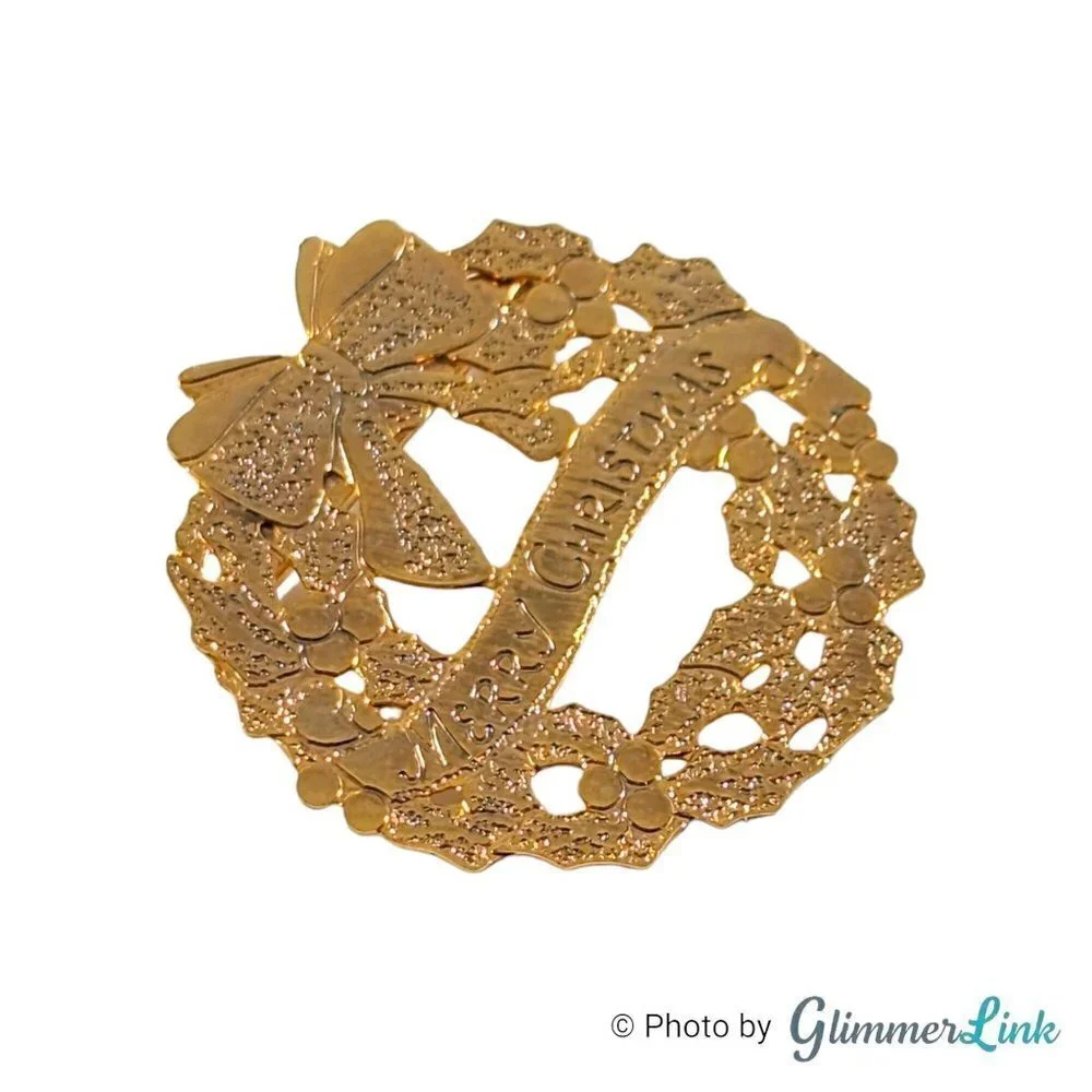 Vintage Flat Etched Merry Christmas Wreath Gold Tone Brooch